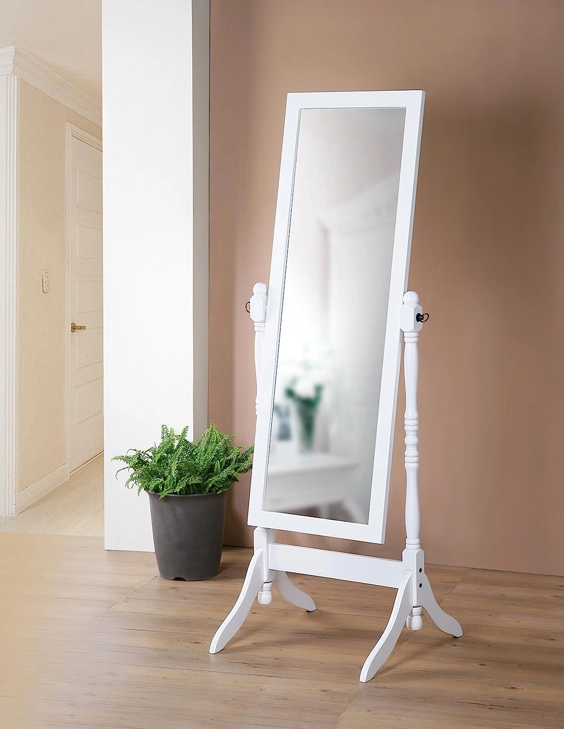 Witte, gedraaide paal spiegel: elegantie voor uw slaapkamer. Hout & charme!