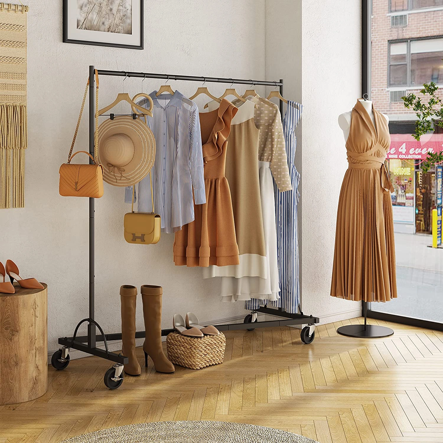 Zwarte Z-Rack: Rolbare kledingrek met wielen en remmen, stevig metaal voor jouw garderobe. Stijlvol & praktisch!
